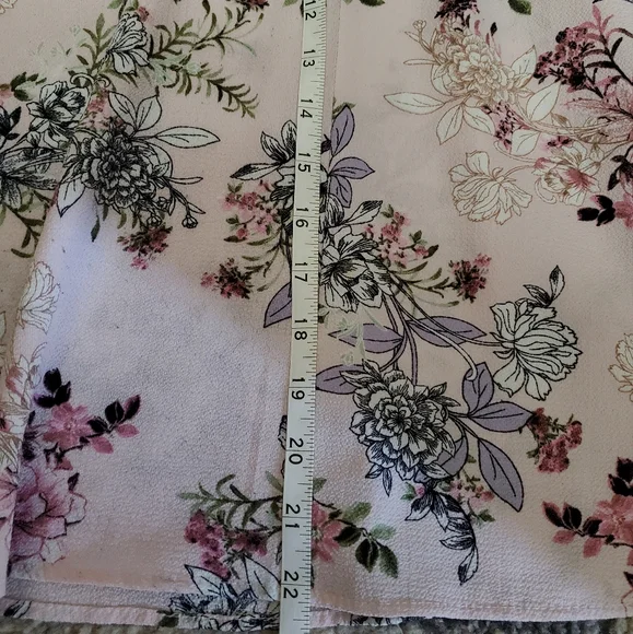 Gorgeous Bell Sleeve Floral Blouse 🌸 - Picture 8 of 8